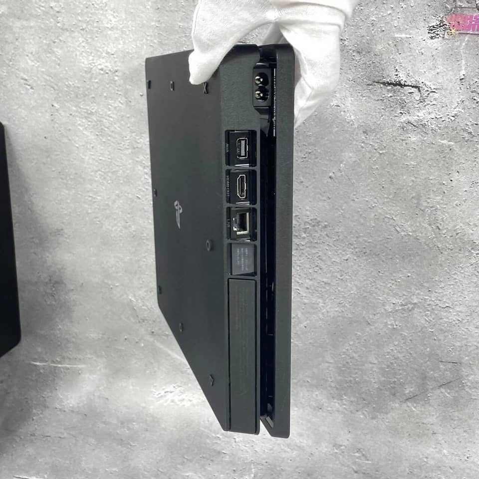 Sony PlayStation 4 Video Game Consoles New Black