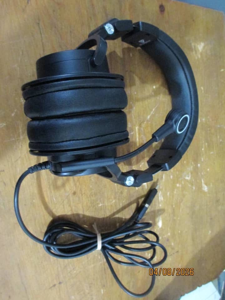 Audio-Technica ATH-M50 Headphones & Earbuds For parts or not working Black
