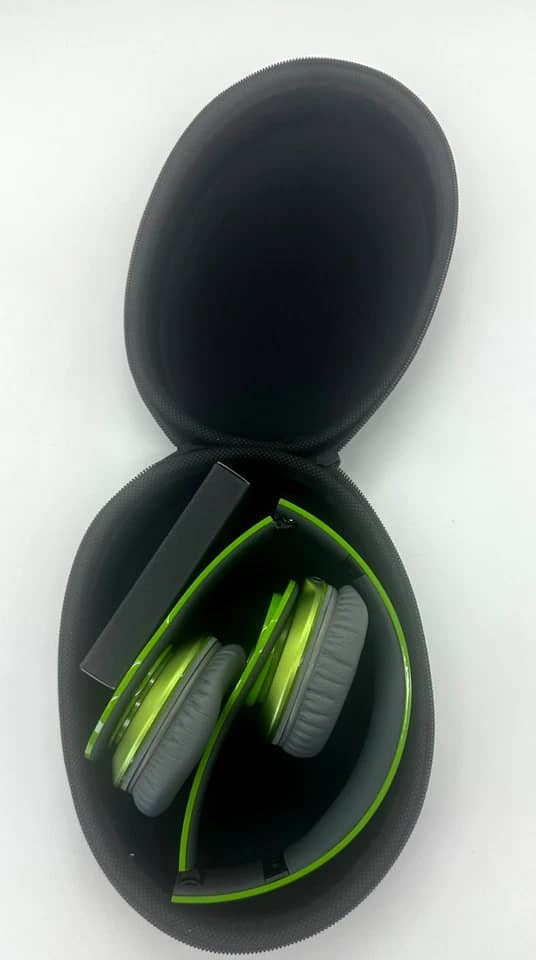 Beats Solo Wireless Headphones & Earbuds New White