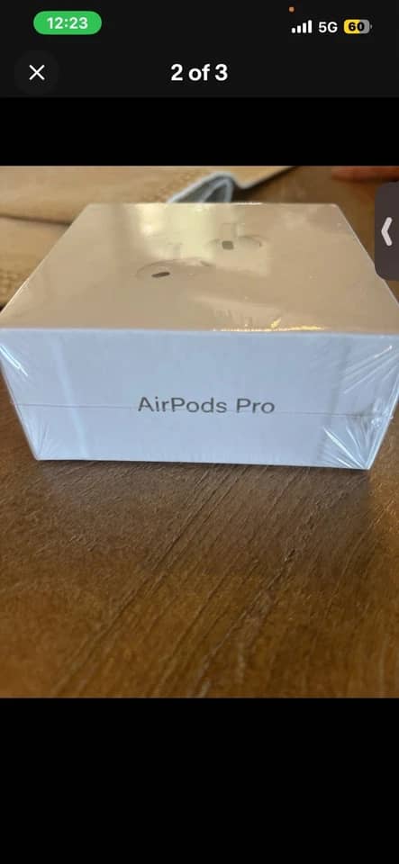 Apple AirPods Pro 1 Headphones & Earbuds New White