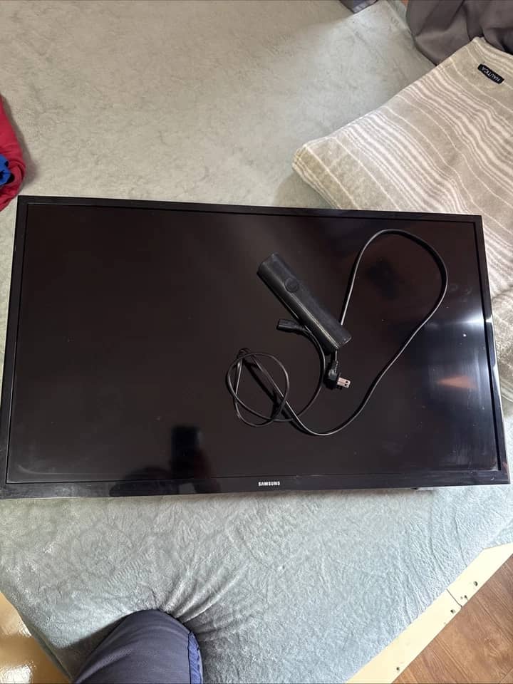 Samsung 690U TVs Used - Good Black