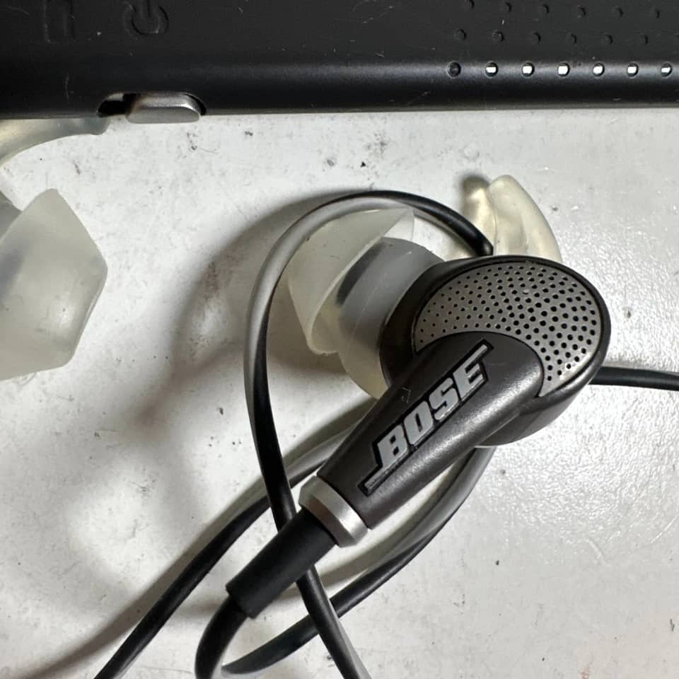 Bose QuietComfort 20 Headphones & Earbuds New Gray