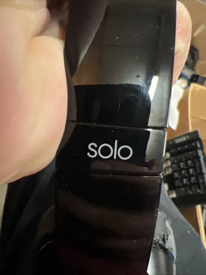 Beats Solo 2 Wireless Headphones & Earbuds New Gold
