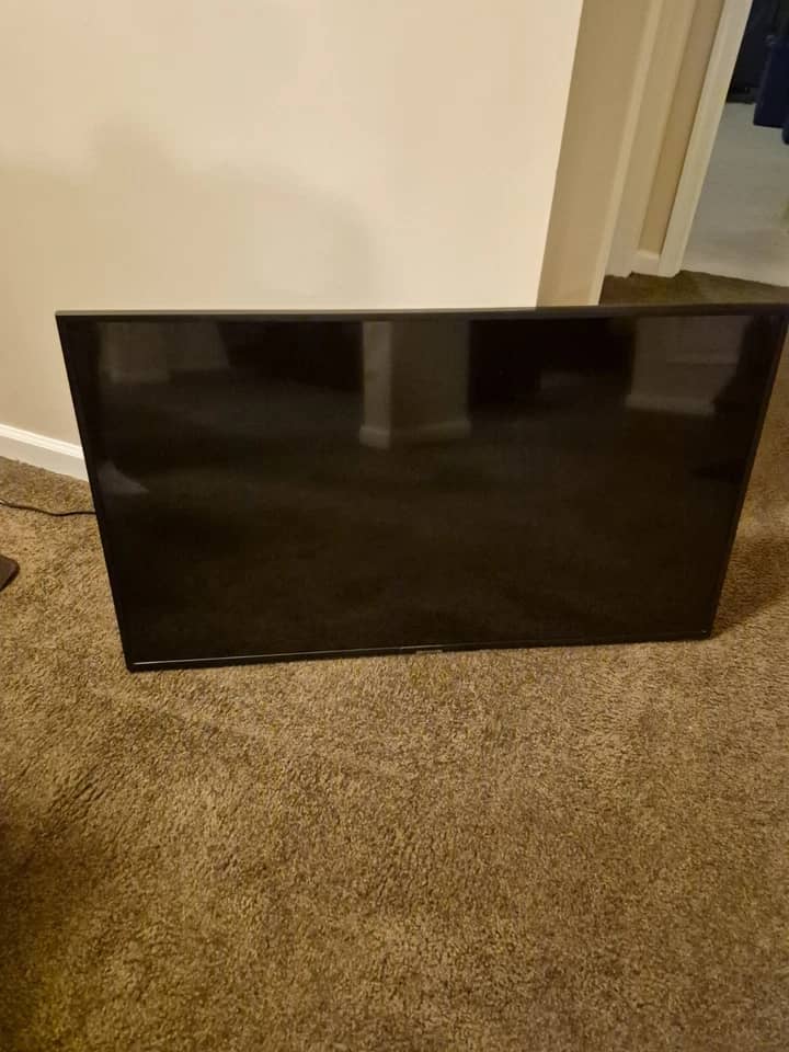 Samsung TU690T TVs Open-Box Excellent Gray