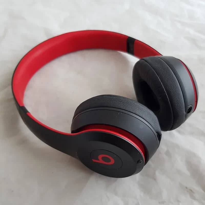 Beats Solo 3 Wireless Headphones & Earbuds New White
