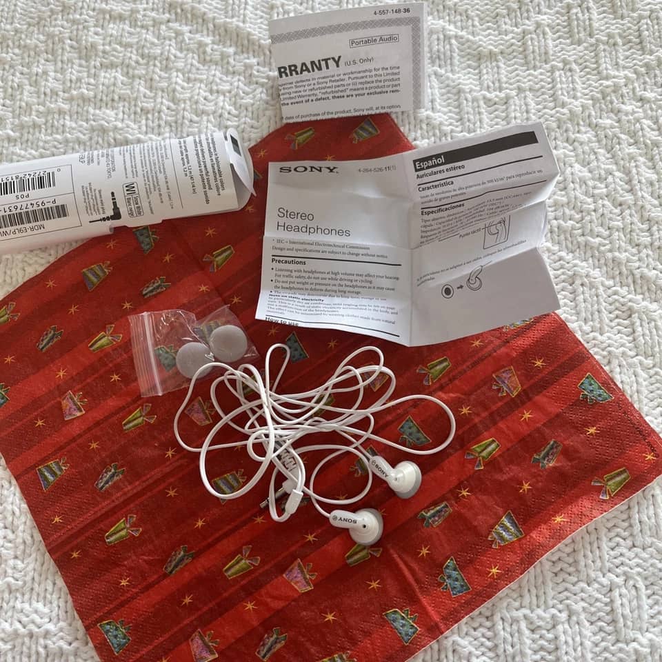 Sony MDRE9LP/BLK Headphones & Earbuds New White