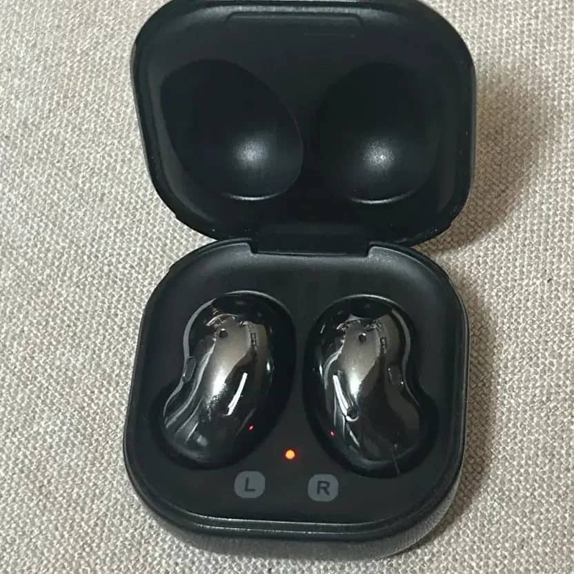 Samsung Galaxy Buds Live Headphones & Earbuds New Black
