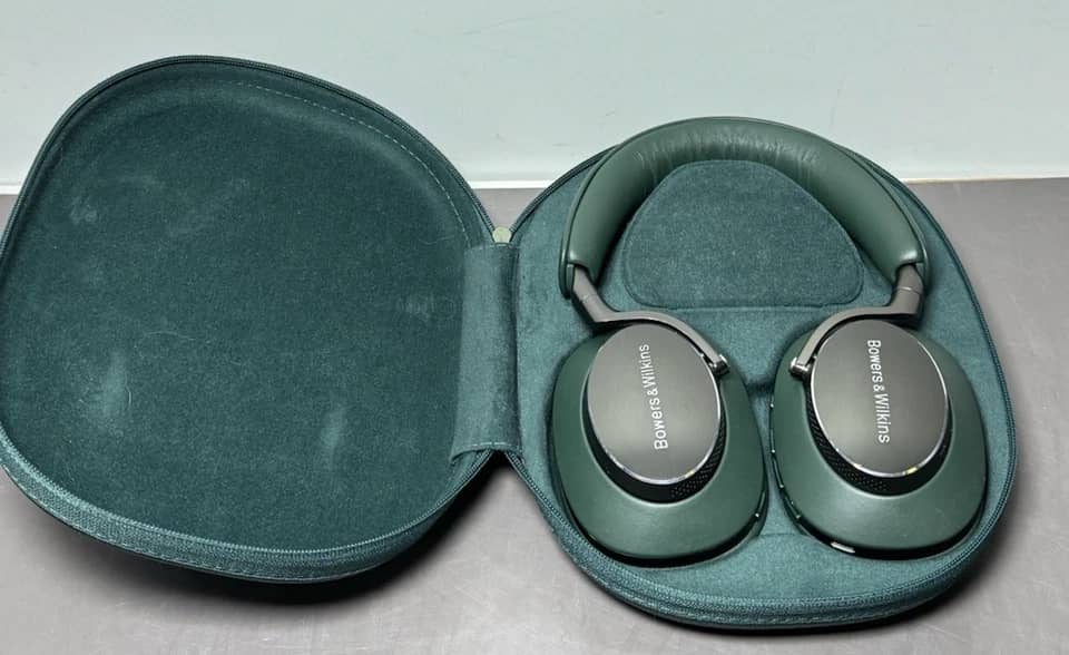Bowers & Wilkins PX8 Headphones & Earbuds New Black