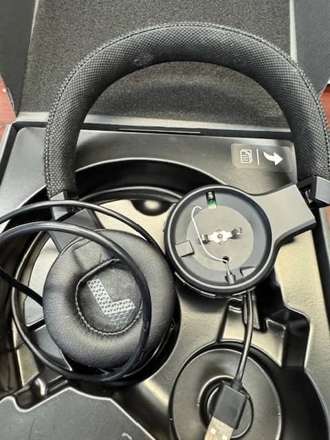 JBL Live 460NC Headphones & Earbuds New White