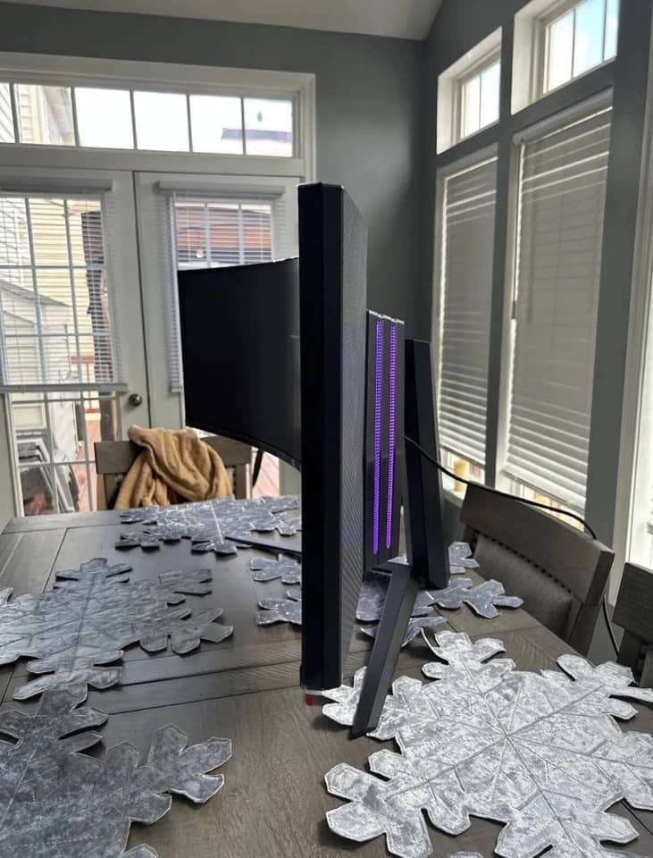 LG 49GR85DC Monitors For parts or not working Black