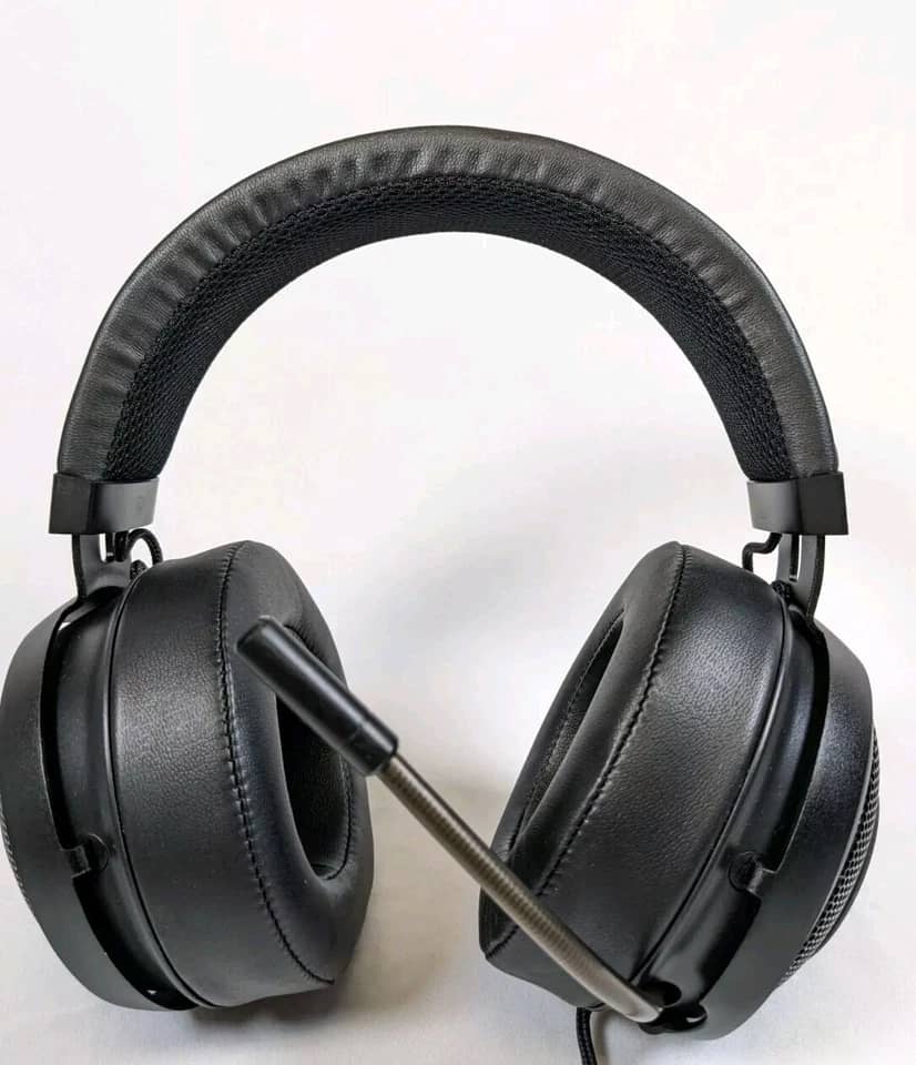 Razer Kraken Pro V2 Headphones & Earbuds Used - Good Black
