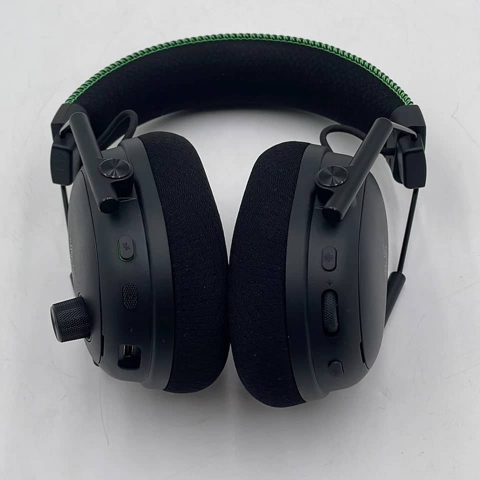Razer BlackShark V3 Pro Headphones & Earbuds Refurbished - Excellent