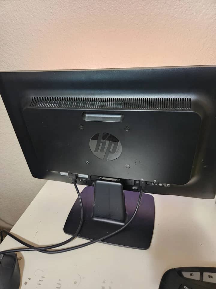 HP 2011x Monitors Used - Good Black