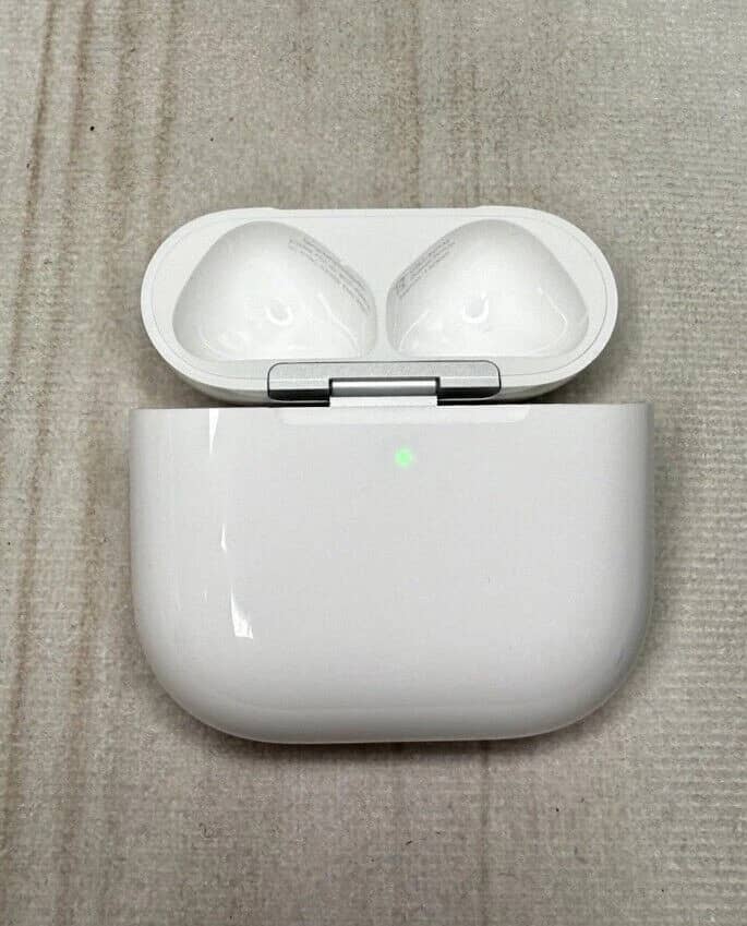Apple AirPods 4 Headphones & Earbuds New White
