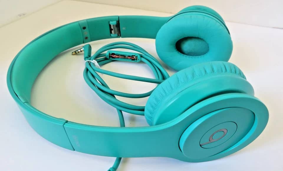 Beats Solo Wireless Headphones & Earbuds New White