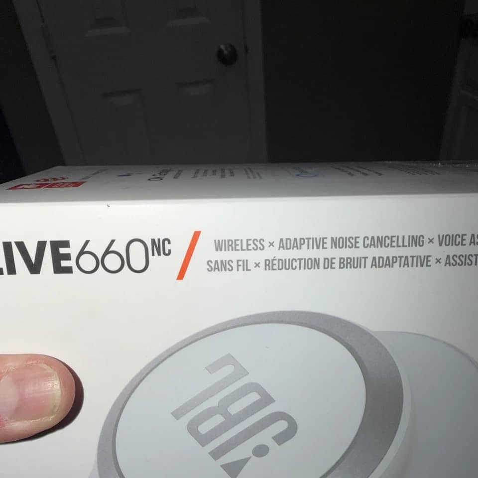 JBL Live 660NC Headphones & Earbuds New Black