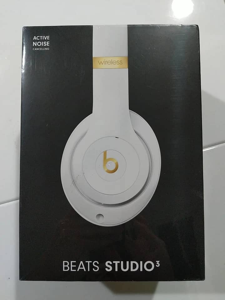 Beats Studio 3 Wireless Headphones & Earbuds New White