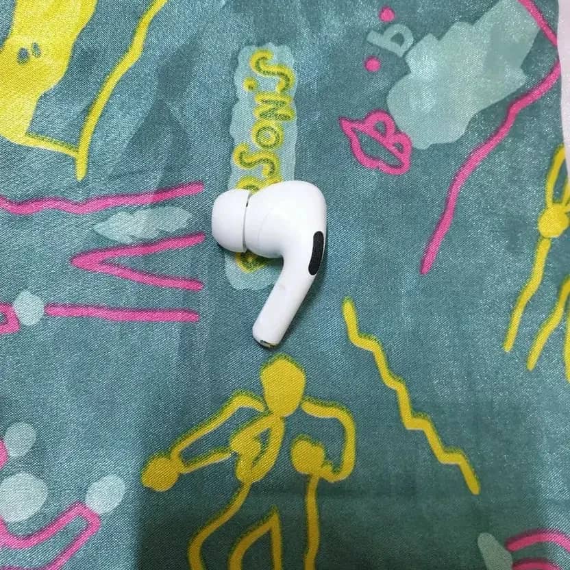 Apple AirPods Pro 1 Headphones & Earbuds New White