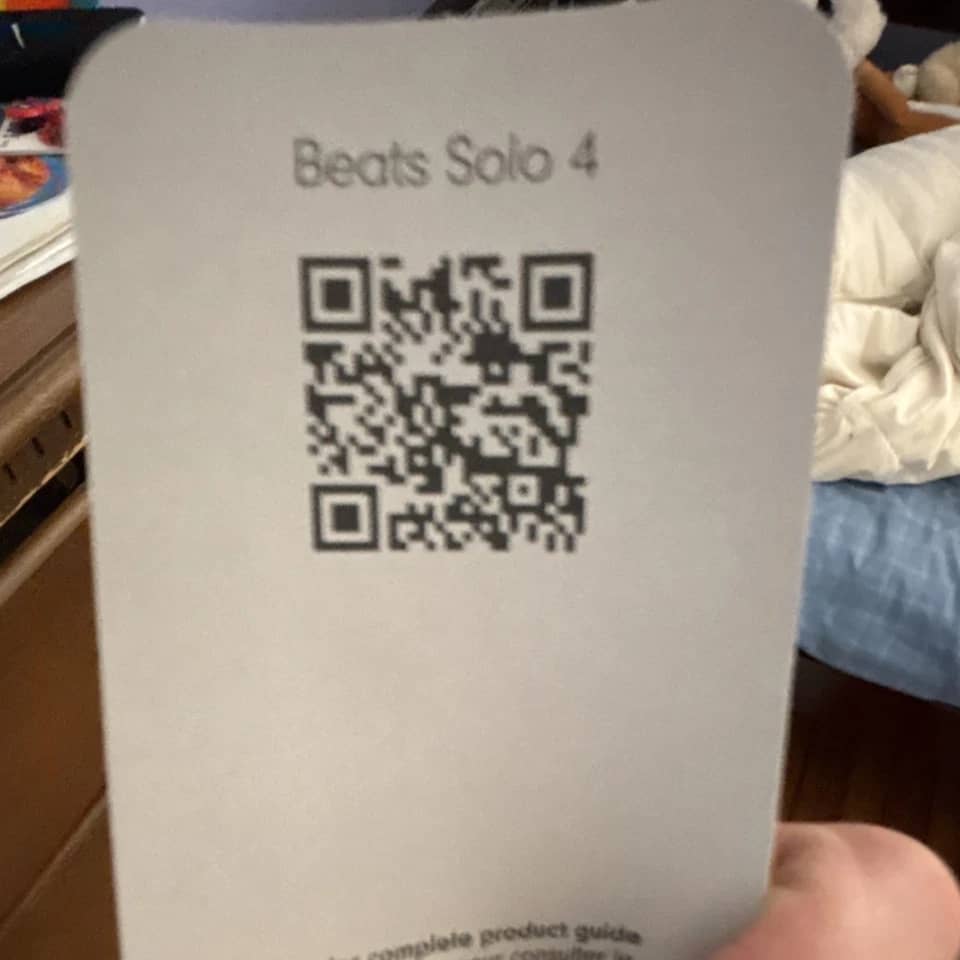 Beats Solo 4 Headphones & Earbuds New Blue