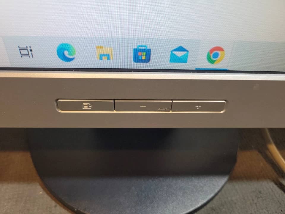 HP L1906 Monitors Open-Box Excellent Silver