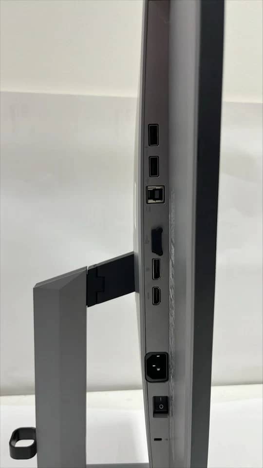HP Z27q G3 Monitors Refurbished - Excellent Silver