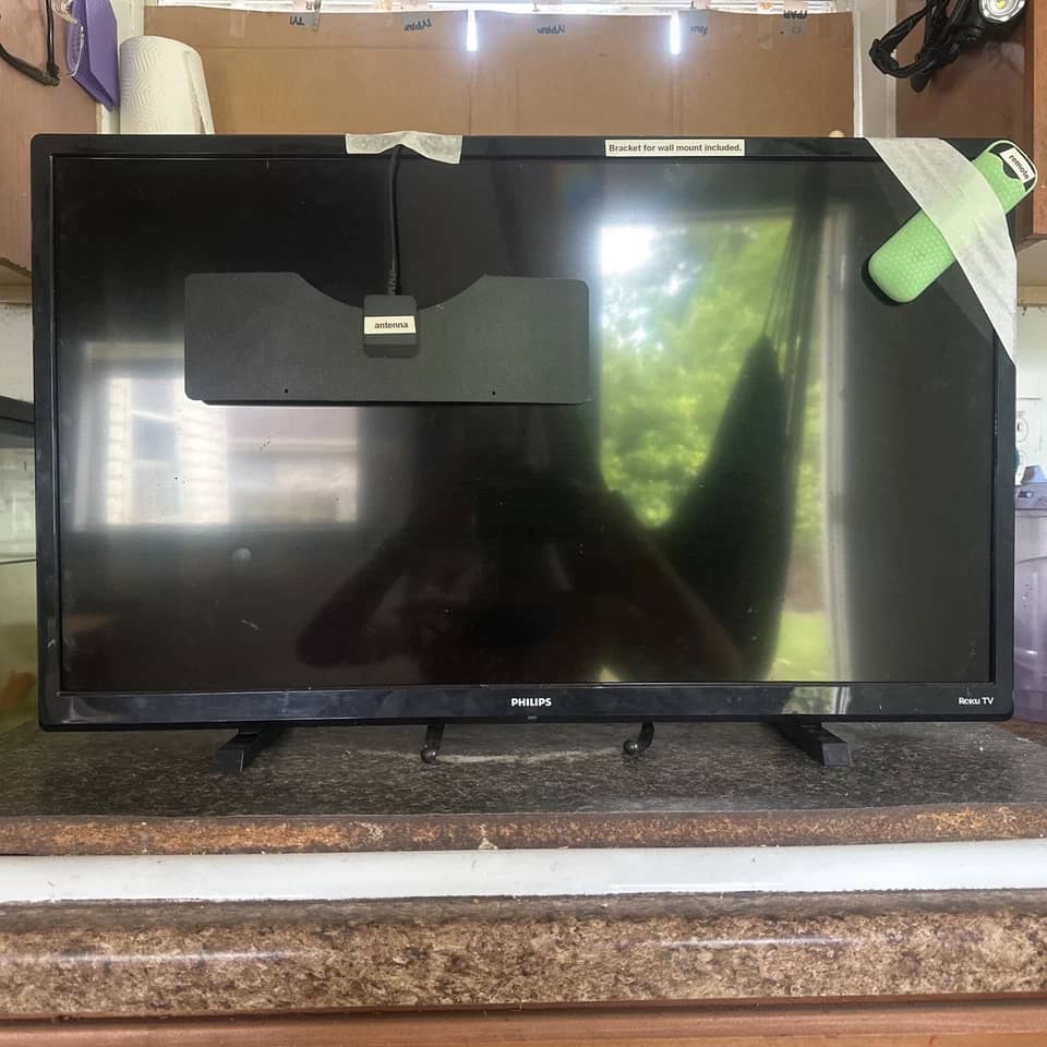 Philips 32PFS6905 TVs Used - Good Black