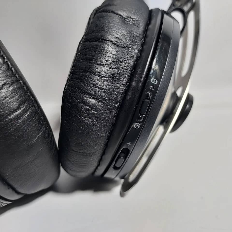 Sennheiser Momentum 2 Wireless Headphones & Earbuds Used - Good Black