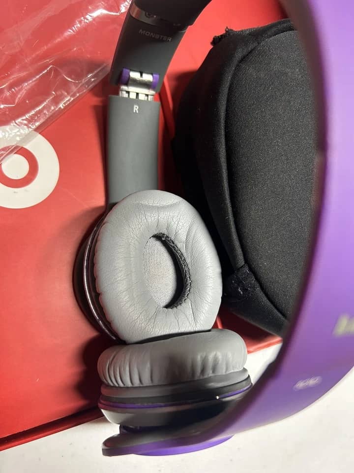 Beats Solo Wireless Headphones & Earbuds New White