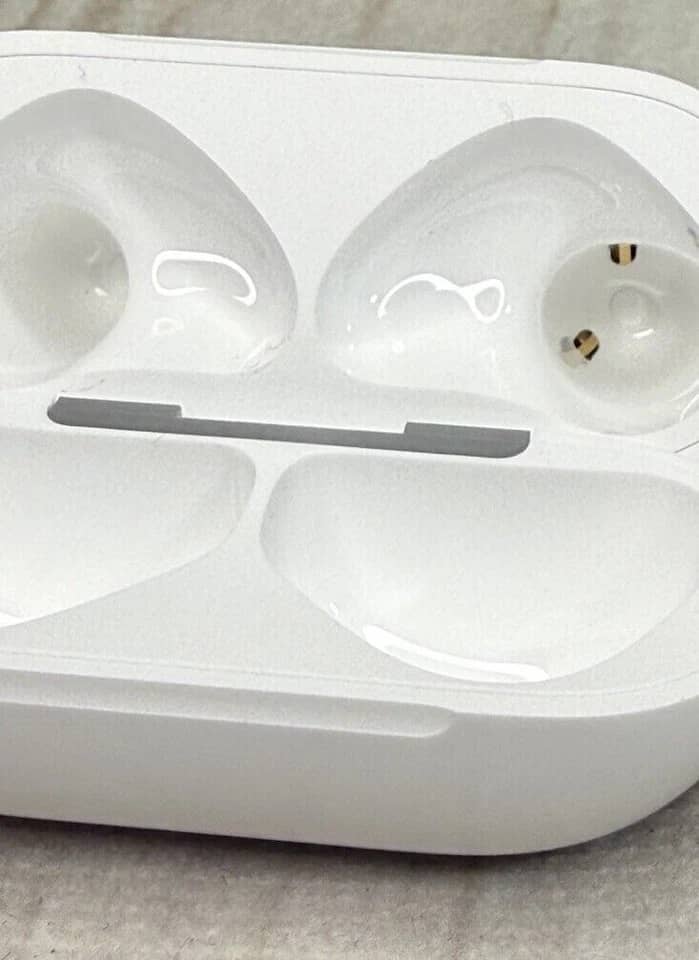 Apple AirPods 4 Headphones & Earbuds New White