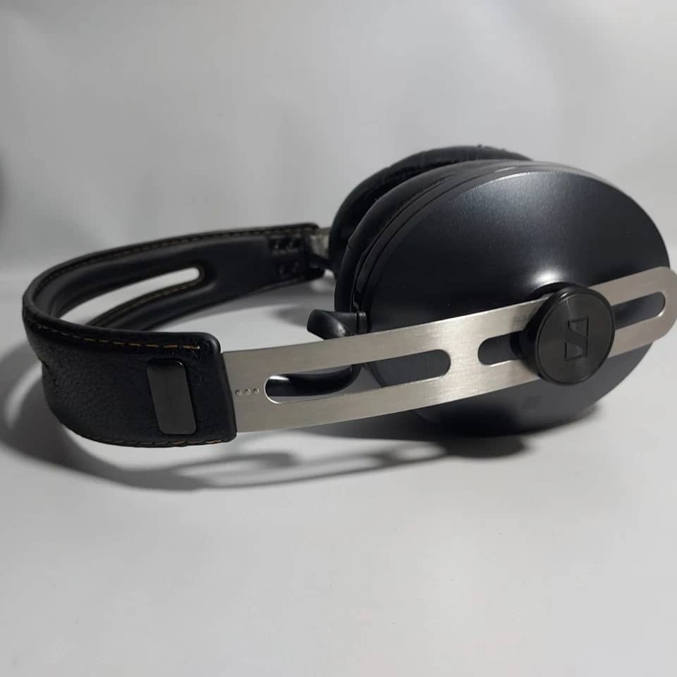 Sennheiser Momentum 2 Wireless Headphones & Earbuds Used - Good Black