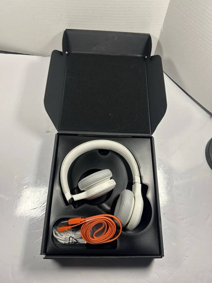 JBL Live 400BT Headphones & Earbuds New Blue