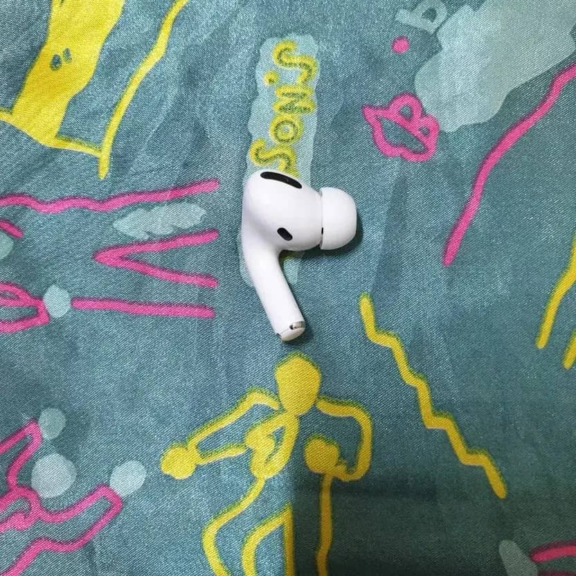 Apple AirPods Pro 1 Headphones & Earbuds New White