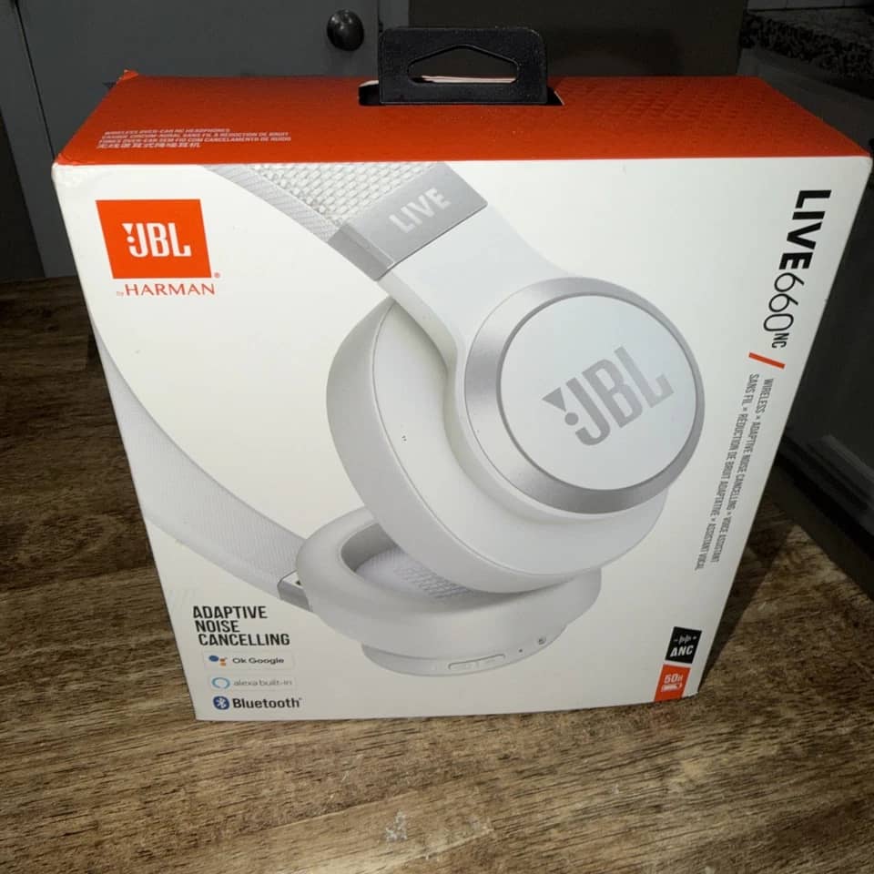 JBL Live 660NC Headphones & Earbuds New Black