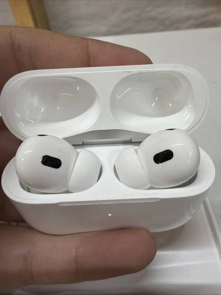 Apple AirPods Pro 2 Headphones & Earbuds New White