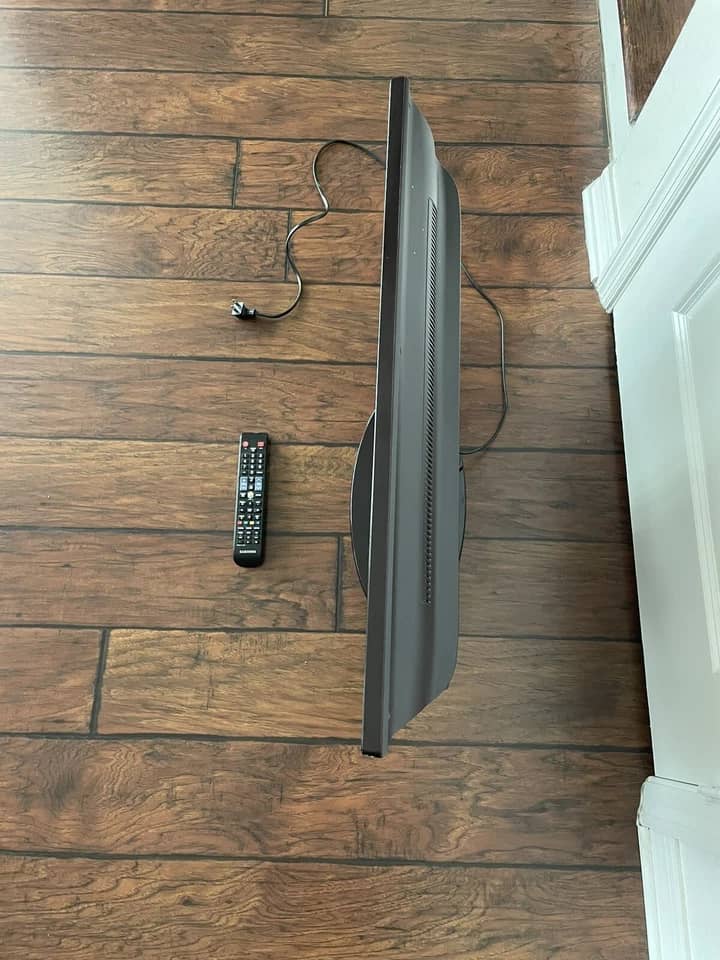 Samsung UN32EH4003 TVs Used - Good Black