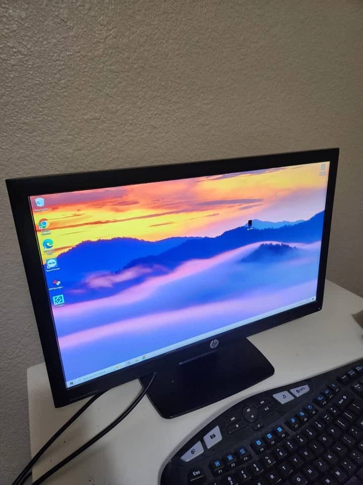 HP 2011x Monitors Used - Good Black