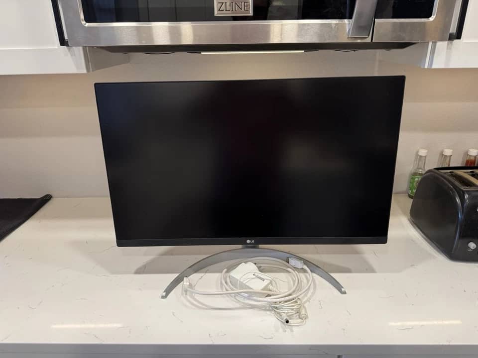 LG 27GN800 Monitors Used - Good White
