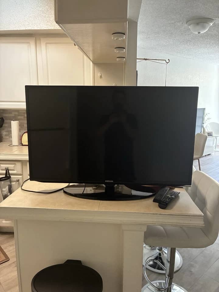 Samsung TU7000 TVs New Black
