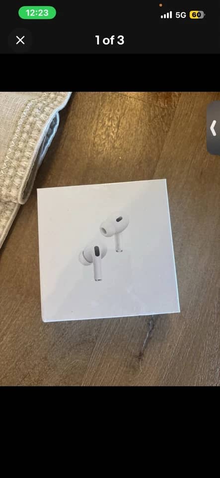 Apple AirPods Pro 1 Headphones & Earbuds New White