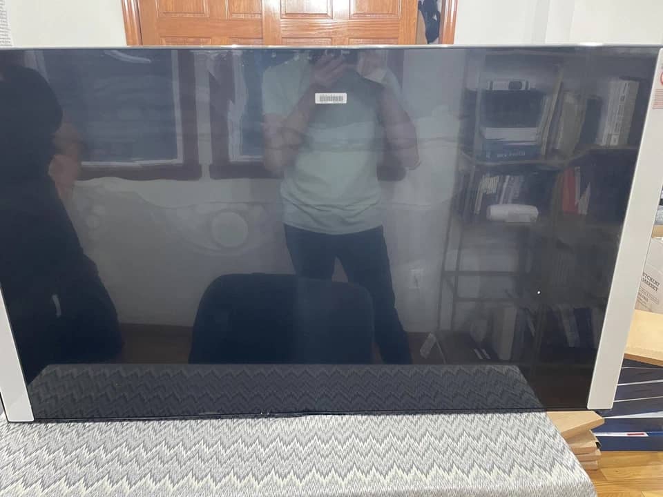 Samsung NT678U TVs For parts or not working Black