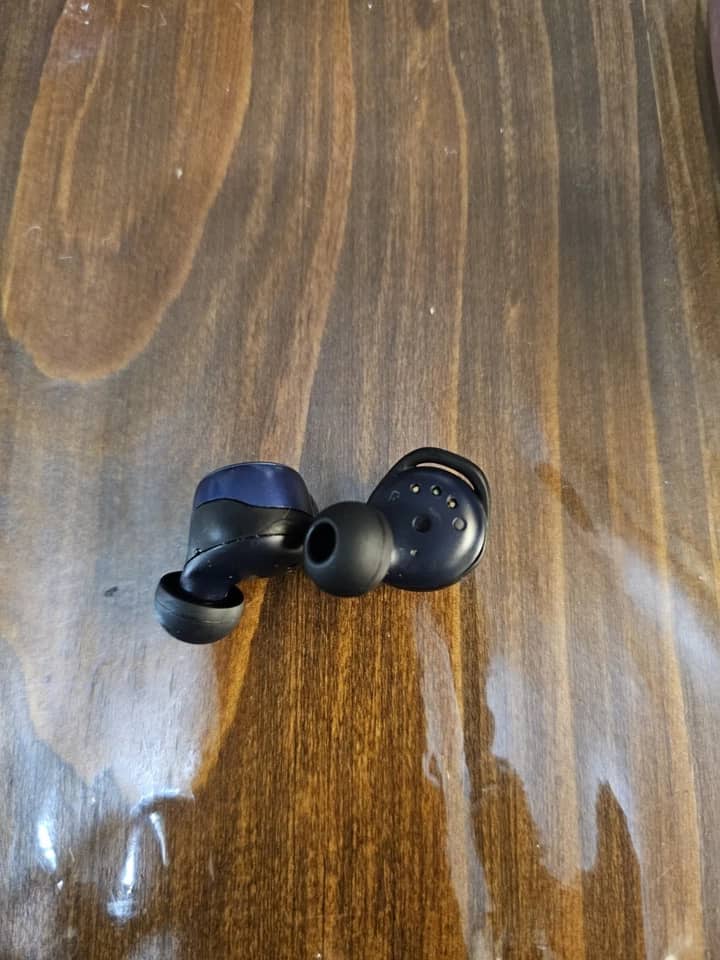 JBL Live 300TWS Headphones & Earbuds New Purple