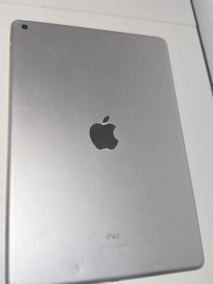 Apple iPad 8th Tablets Gold 32GB New