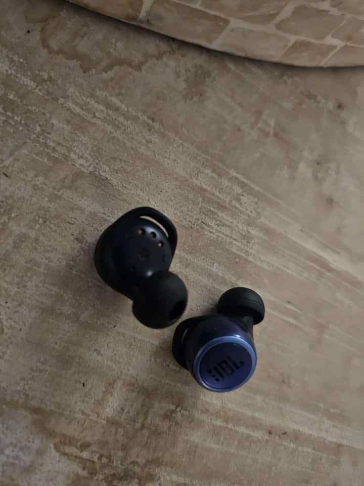 JBL Live 300TWS Headphones & Earbuds New Purple