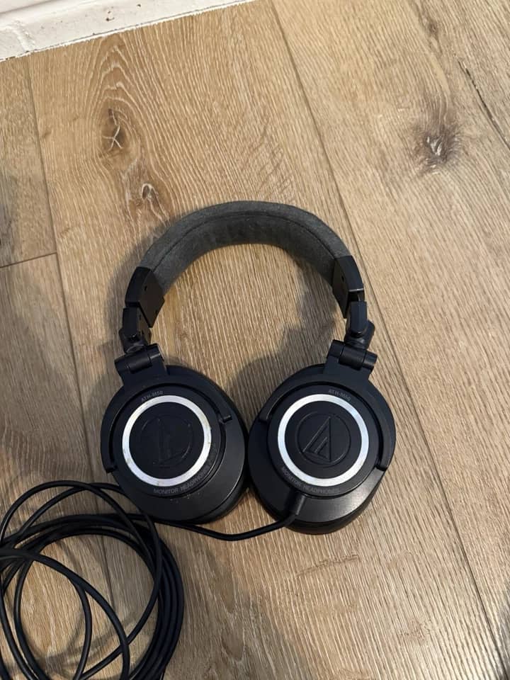 Audio-Technica ATH-M50 Headphones & Earbuds For parts or not working Black