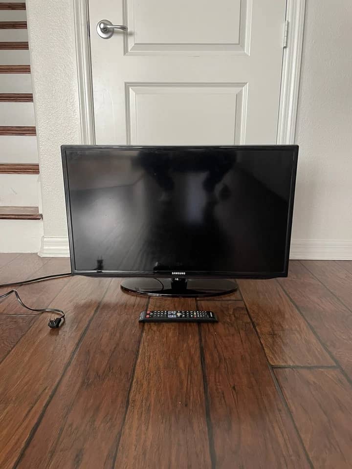 Samsung UN32EH4003 TVs Used - Good Black