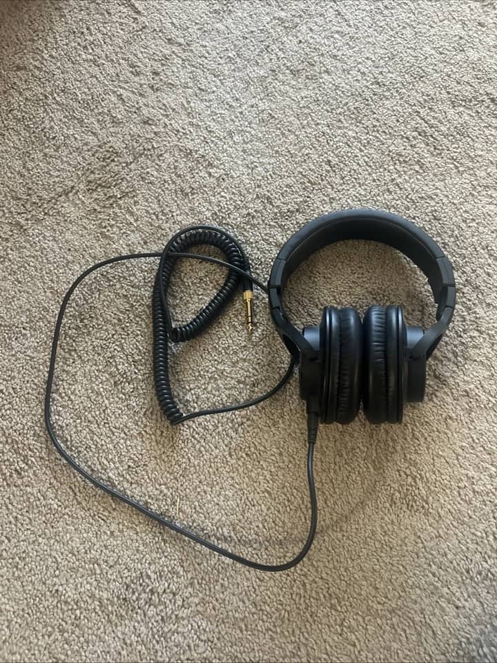 Audio-Technica ATH-M40x Headphones & Earbuds New Black