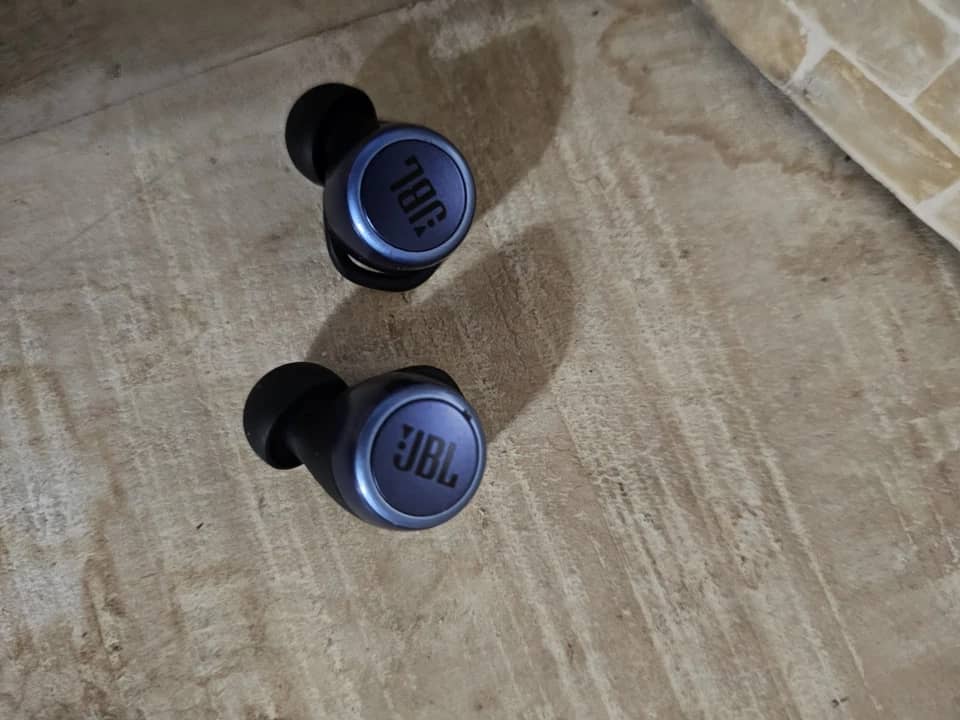JBL Live 300TWS Headphones & Earbuds New Purple