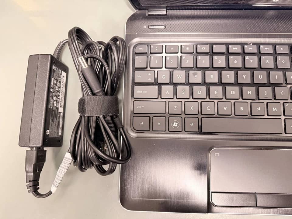 HP Pavilion dv6 Computers Used - Good 320GB 4GB
