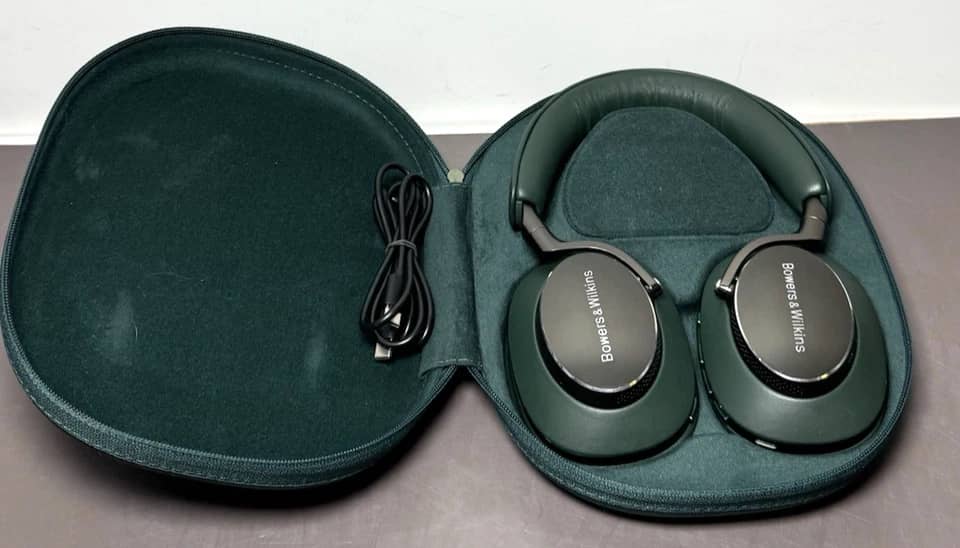 Bowers & Wilkins PX8 Headphones & Earbuds New Black