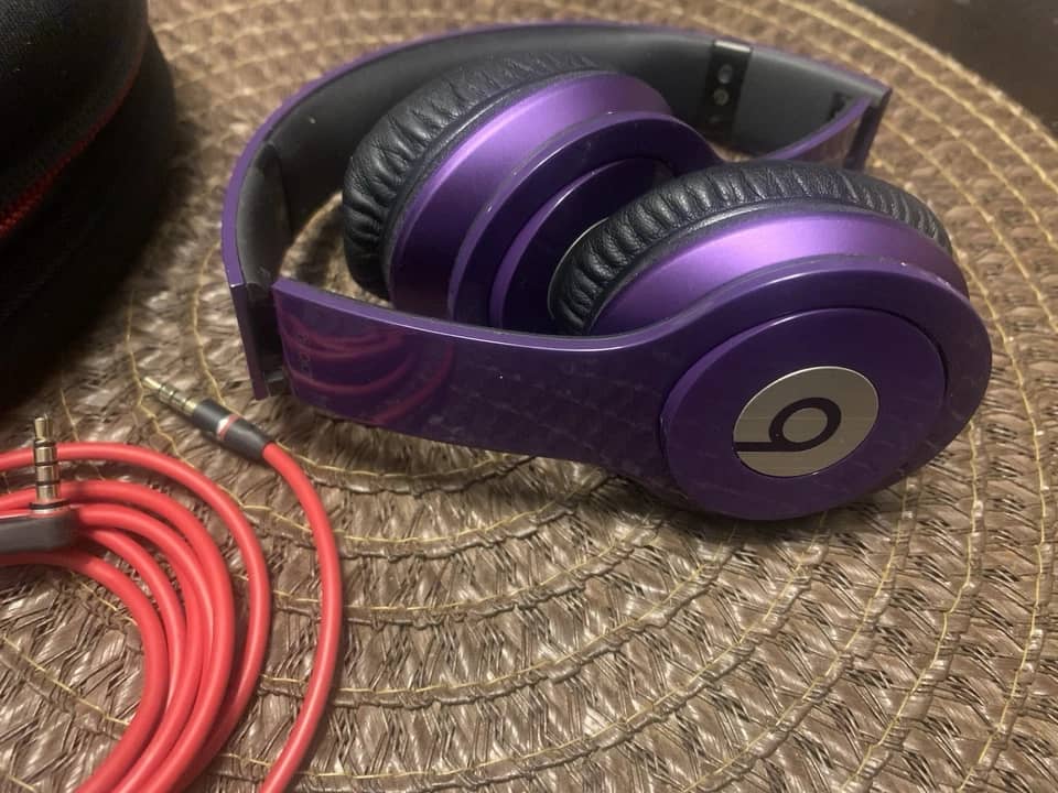 Beats Solo Wireless Headphones & Earbuds New White